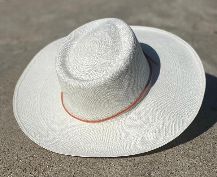 Gaucho White Hat Navy Ribbon M