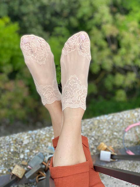 Scalloped Edged Ankle Lace Socks