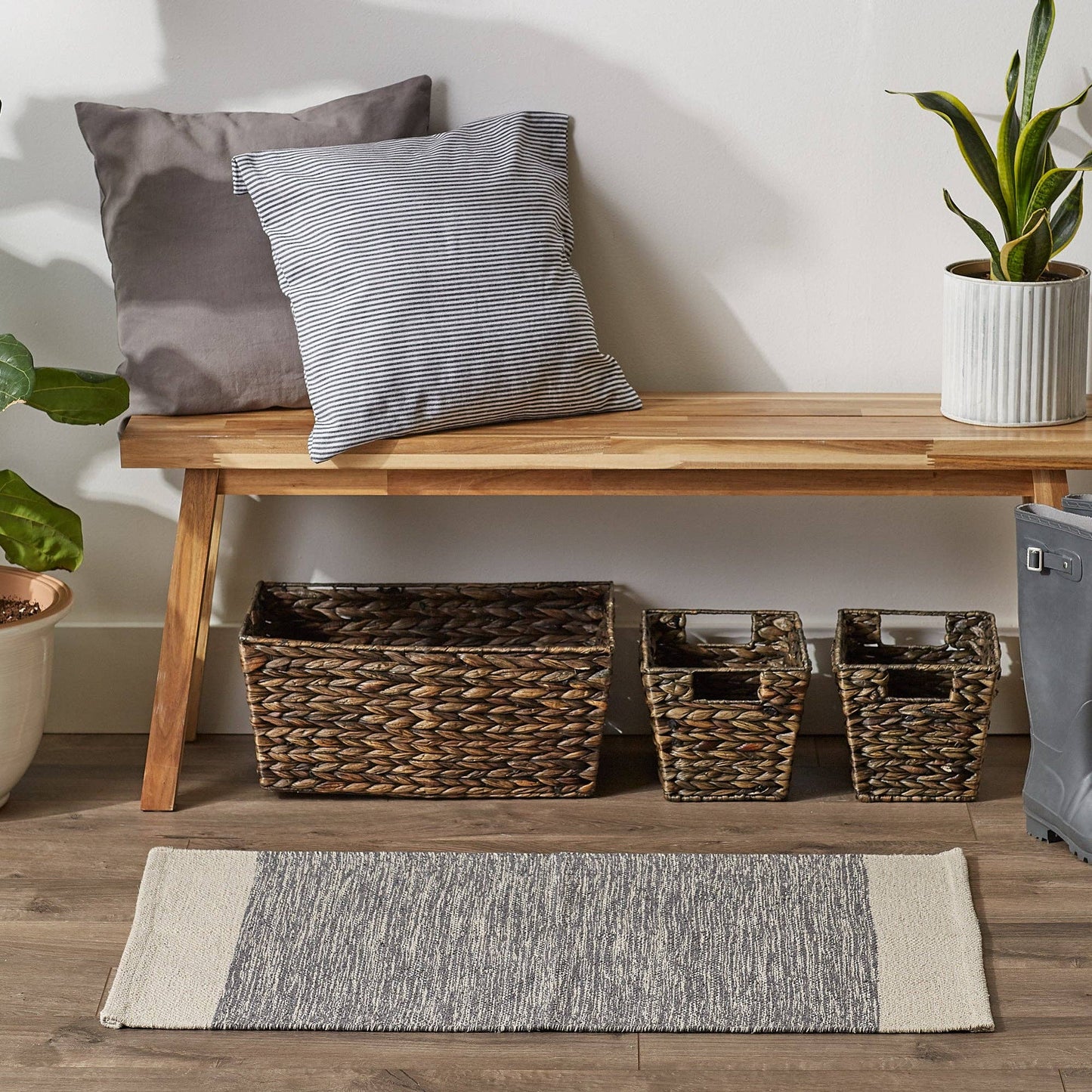 Gray Variegated Border Hand-Loomed Rug