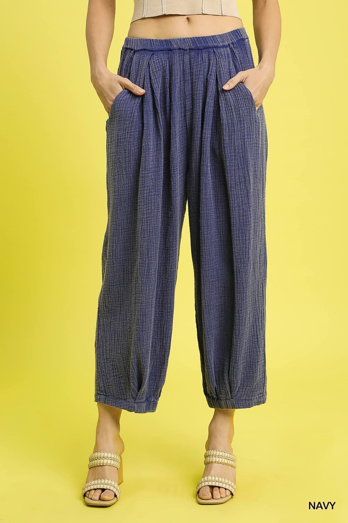 Relaxed Textured Pant with Pocket